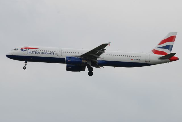 Airbus A321 (G-EUXH)
