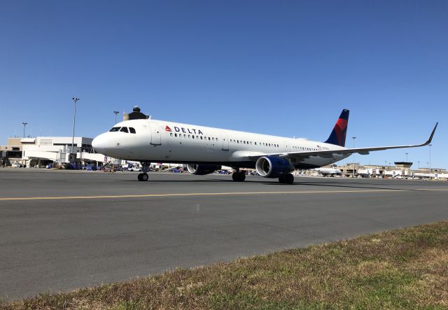 Airbus A321 (N395DZ)