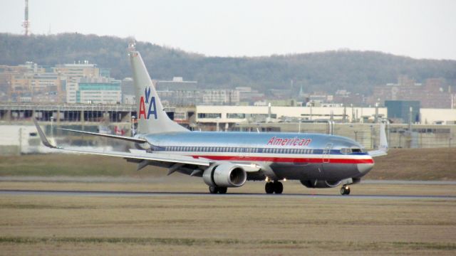 Boeing 737-800 (N814NN)