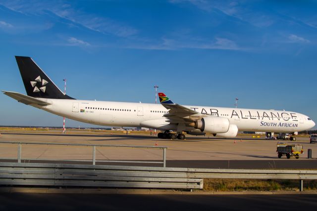 Airbus A340-600 (ZS-SNC) - through a meshwired fence!