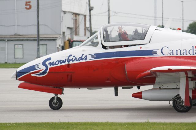 — — - SNOWBIRDS PILOT WAVING TO THE CROWD AFTER PERFORMANCE (CYHM)