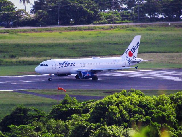 Airbus A320 (N586JB)