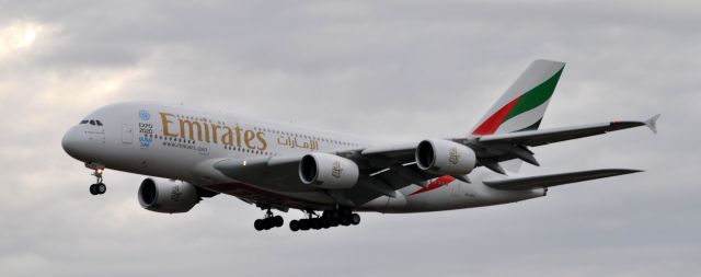 Airbus A380-800 (A6-EEW)