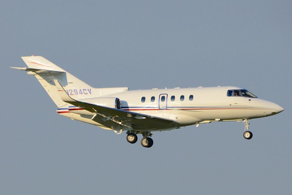 Hawker 800 (N294CV)