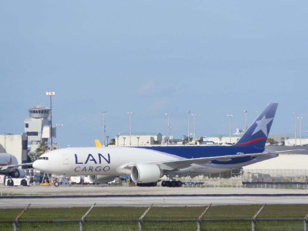 BOEING 777-200LR (N778LA) - Saturday afternoon pushback!