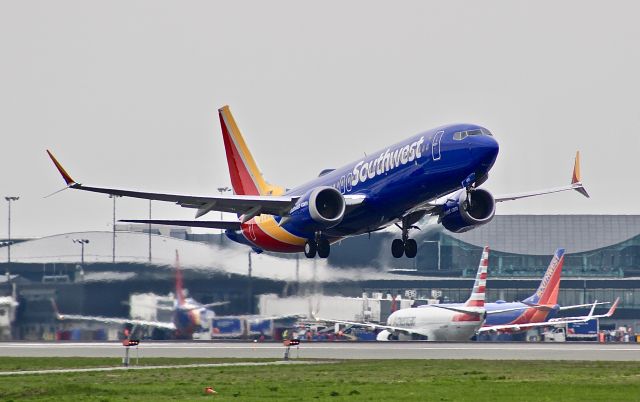 Boeing 737 MAX 8 (N8712L) - Taking off for a quick hop down to Norfolk.