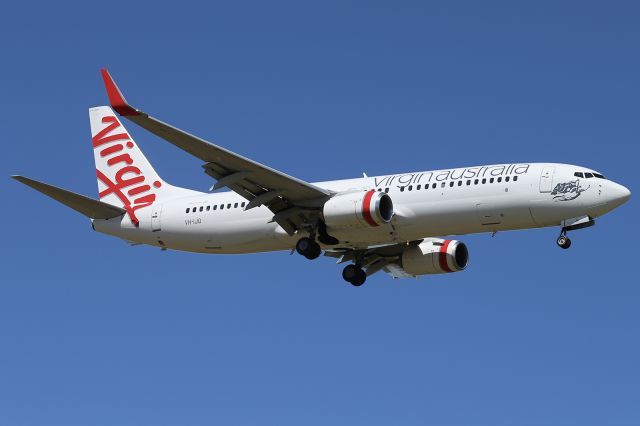 Boeing 737-800 (VH-IJQ) - Captured here arriving on runway 34 on a hot Melbourne NYE.