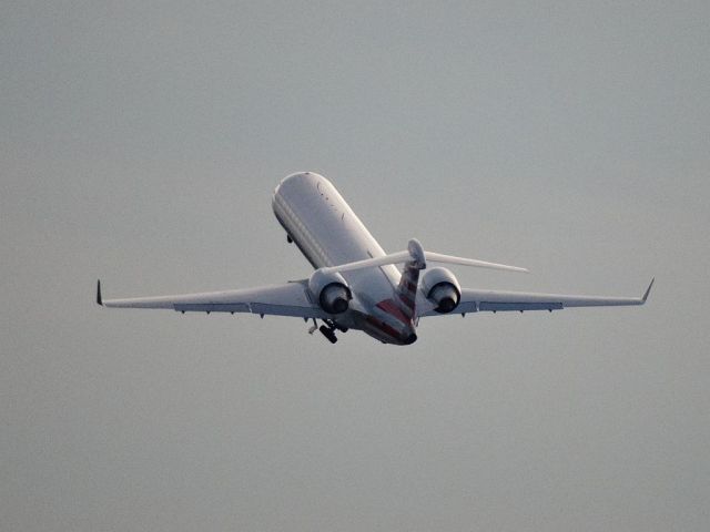 Canadair Regional Jet CRJ-700 (N532EA)