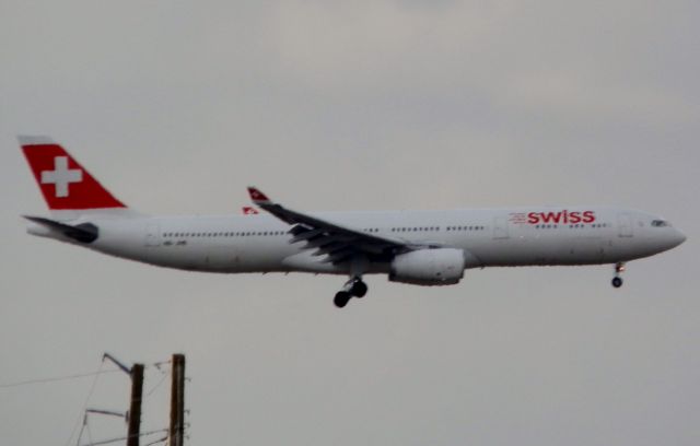 Airbus A330-300 (HB-JHB)