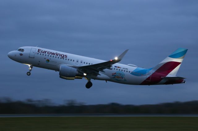 Airbus A320 (D-AEWK) - EWG9341 returning to Dusseldorf