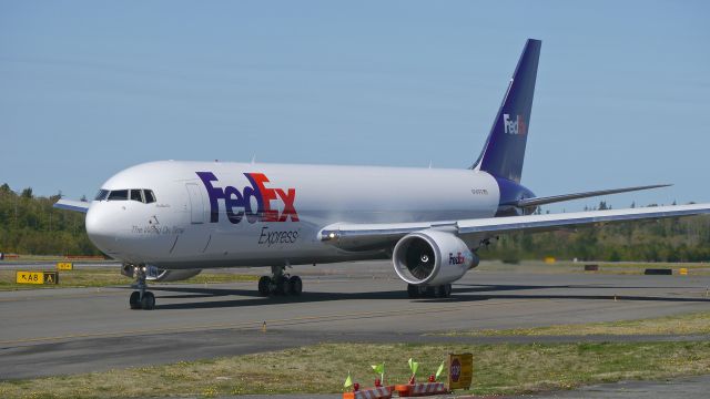 BOEING 767-300 (N141FE) - FDX9063 taxis to Rwy 34L for its delivery flight to KMEM on 9/27/16. (ln 1108 / cn 42724).