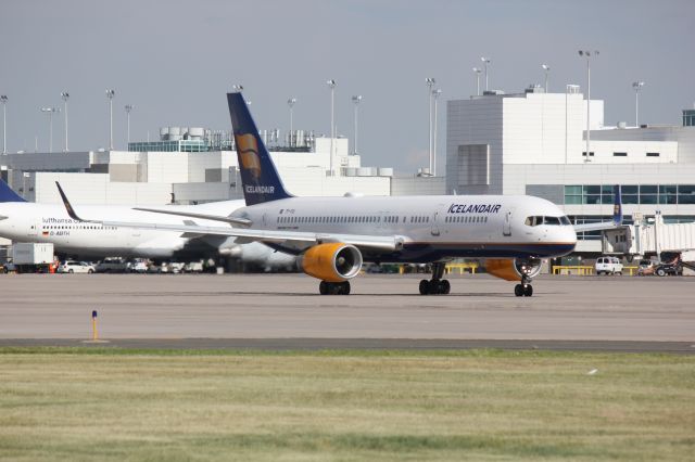 Boeing 757-200 (TF-FIU)