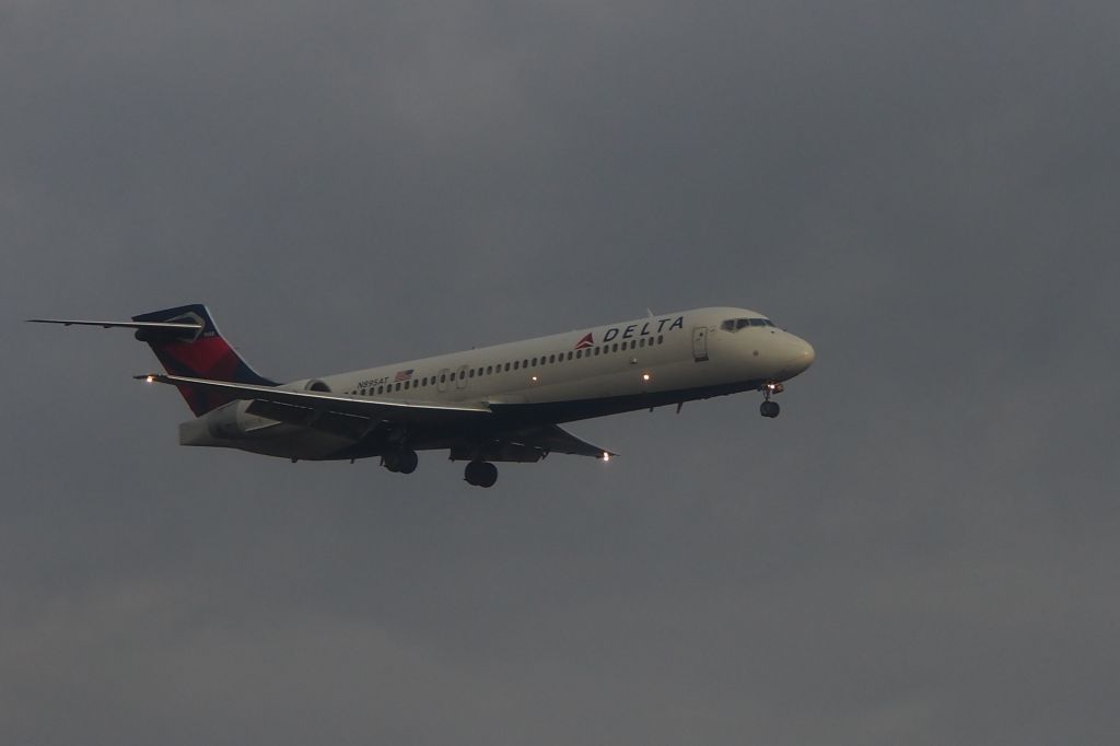 N895AT —