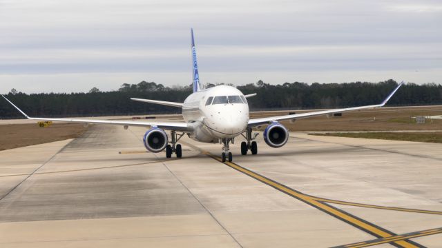 EMBRAER 175 (long wing) (N85373)