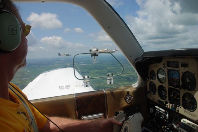 N7835V — - B2OSH Formation Flight RFD to OSH July 2009 w/141 aircraft