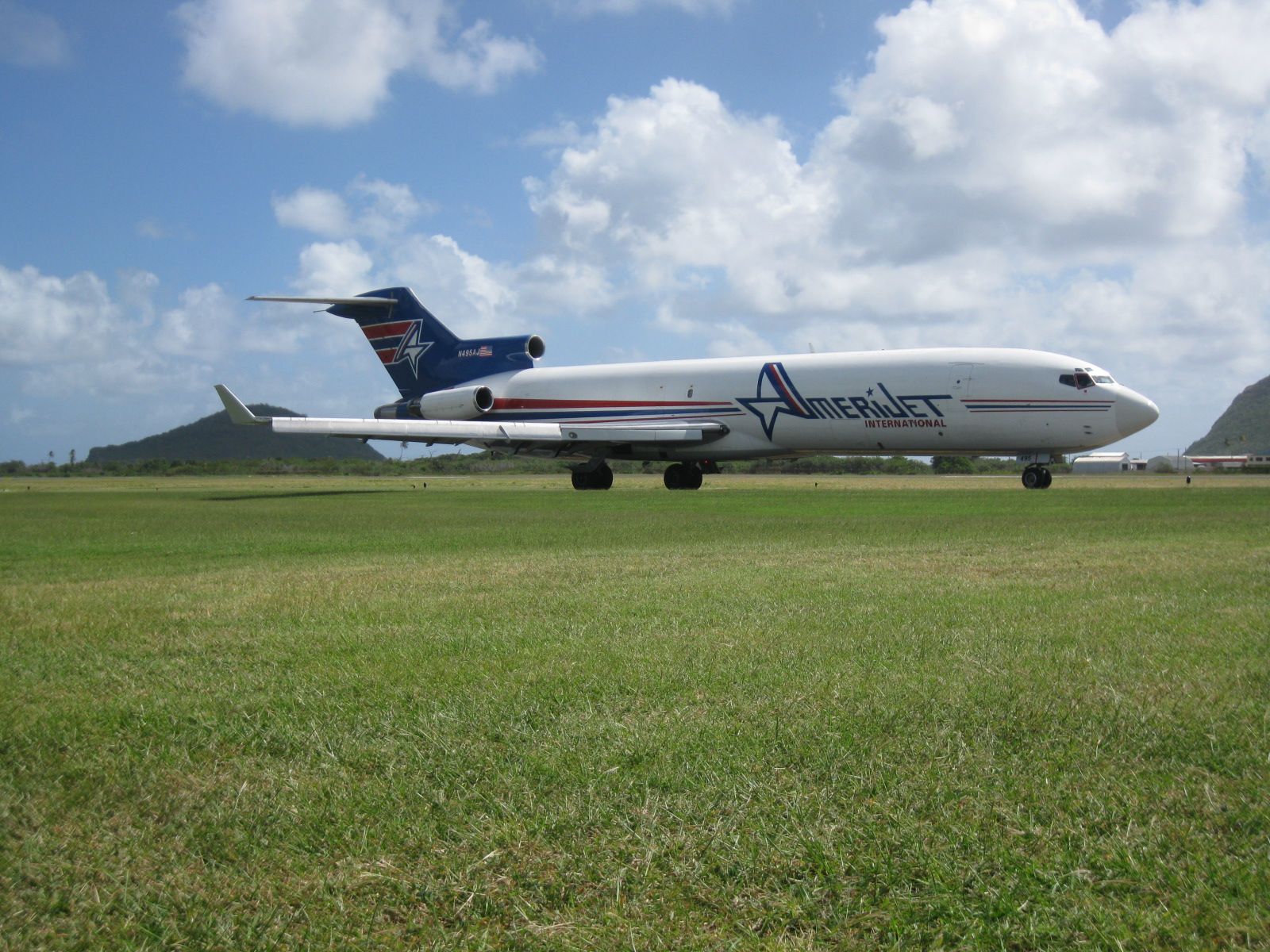 Boeing 727-100 (N495AJ)