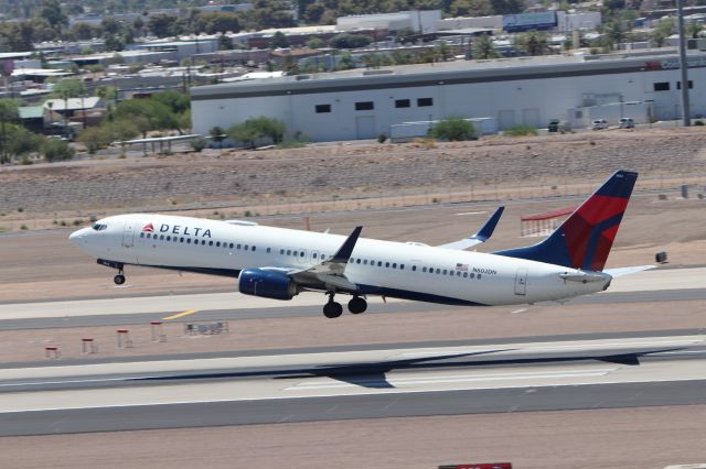 Boeing 737-900 (N802DN)