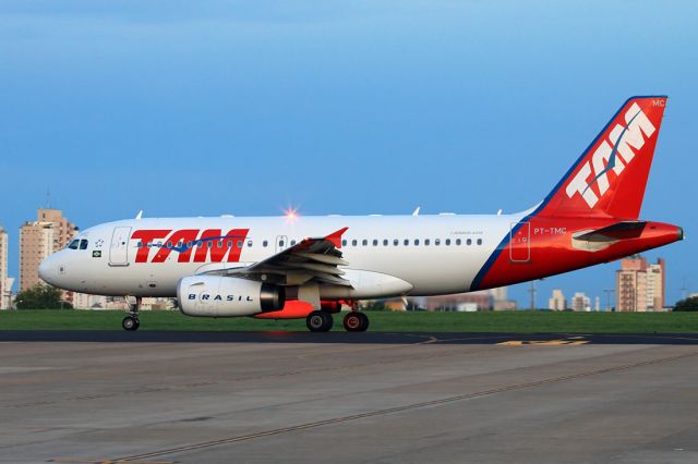 Airbus A319 (PR-TMC)