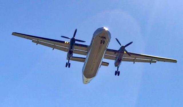 de Havilland Dash 8-300 (N333EN) - On short final to Hilton Head Island Airport. Enjoy the Dash 8 while you can! June 7 2018 this route transitions to E175.