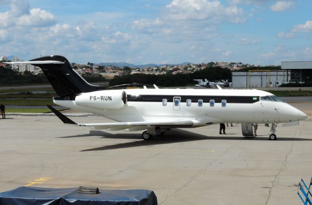 Canadair Challenger 350 (PS-RUN)