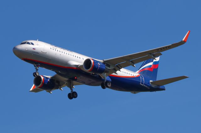 Airbus A320 (RA-73170)