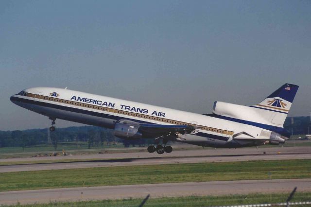 Lockheed L-1011 TriStar (N194AT) - N194AT pulling off of 23-L KIND. This old gal is still earning her keep. Her registration was recently moved to Peru! Now known as OB-2049P