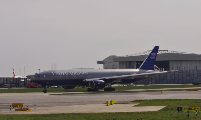 Boeing 777-200 (N791UA) - United Airlines Boeing 777-223(ER) N791UA in London Heathrow