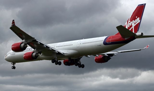 BOEING 777-300ER — - Approaching 027R at LHR.