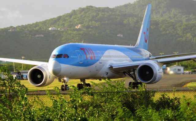 Boeing 787-8 (G-TUII)