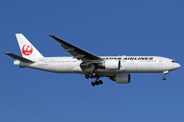 Boeing 777-200 (JA702J)