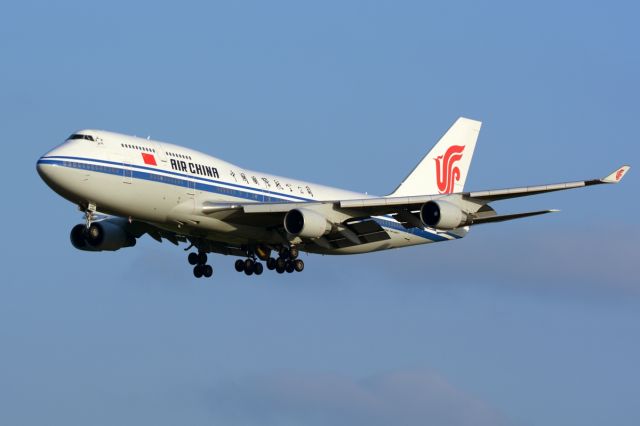 Boeing 747-400 (B-2445)