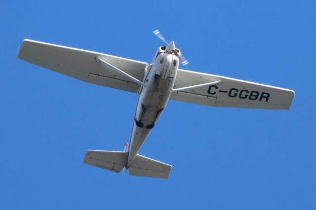 Cessna Skyhawk (C-GGBR) - C-GGBR Cessna Cutlass 172RG Laval Aviation Ltee Survolant la ville de Lavaltrie QC. Le 10-10-2024 à 14:42.