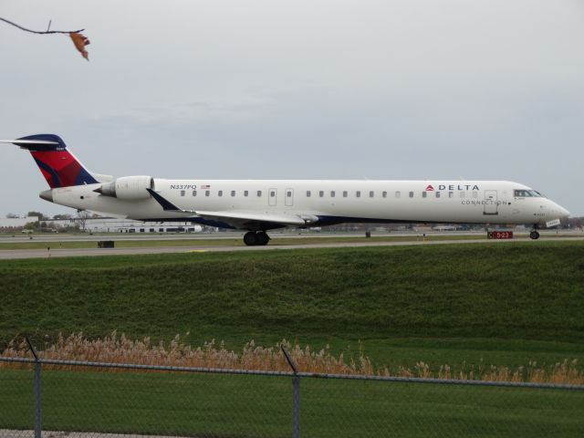 Canadair Regional Jet CRJ-900 (N337PQ)