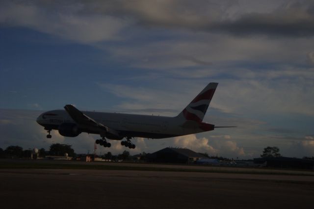 Boeing 777-200 —