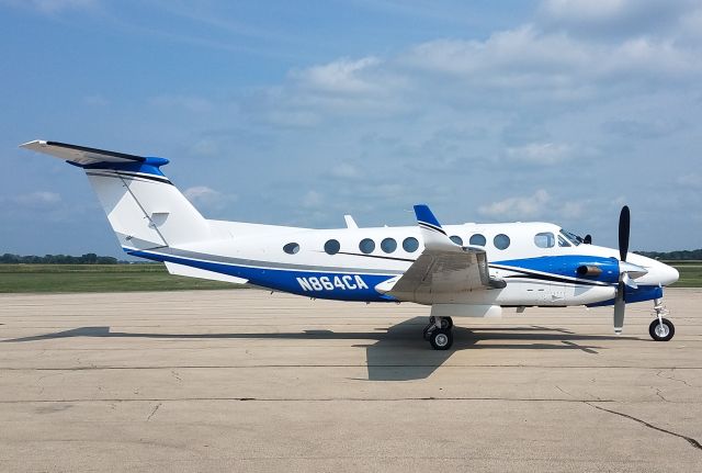 Beechcraft Super King Air 350 (N864CA) - Whiteside County Airport 6 Aug 2021br /Carver Aero brought their nice King Air 350 in for a quick stop and they were on their way.br /Gary C Orlando Photo 