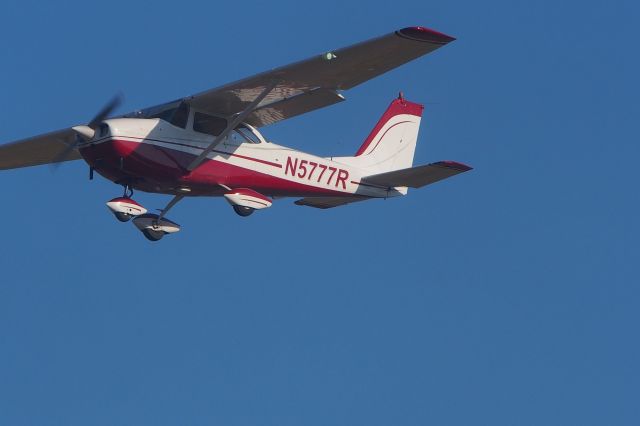 Cessna Skyhawk (N5777R)