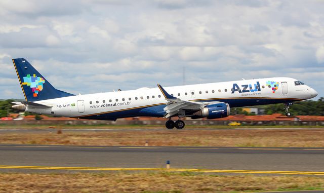 Embraer ERJ-190 (PR-AYW)