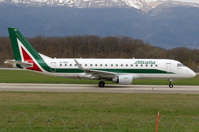 Embraer 175 (EI-RDO)