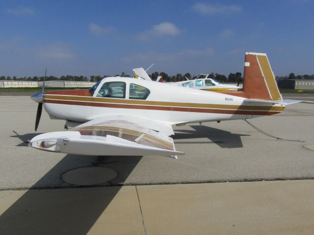Mooney M-20 (N6218U) - On the ramp