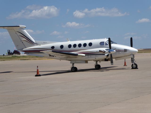 Beechcraft Super King Air 300 (N850AT)