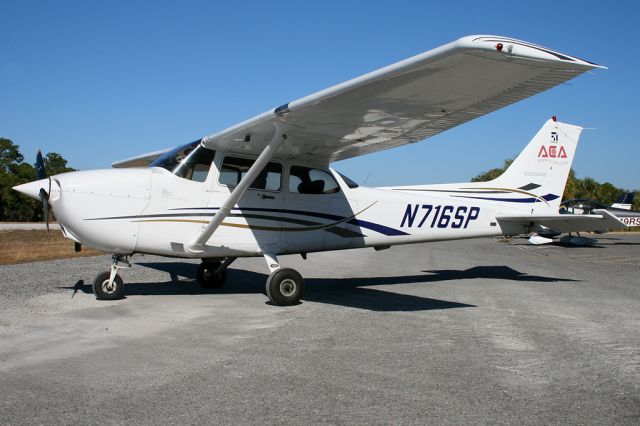 Cessna Skyhawk — - Parked at Cedar Key before heading back to Kissimmee.