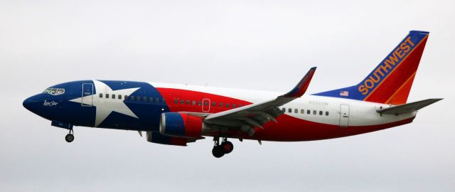 Boeing 737-700 (N352SW) - "LONE STAR" honoring the State of Texas, Arrival 30L from KSAN  01-05-2016