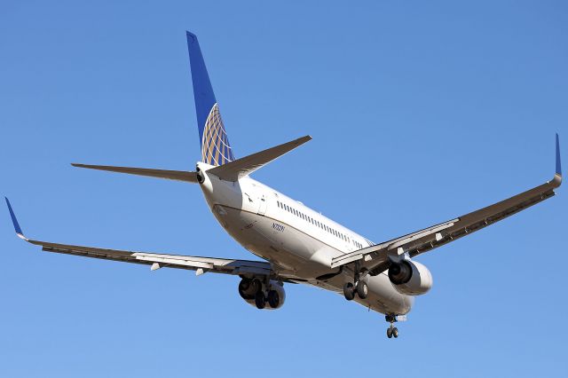 Boeing 737-800 (N73291) - PBI Jan 20 2012