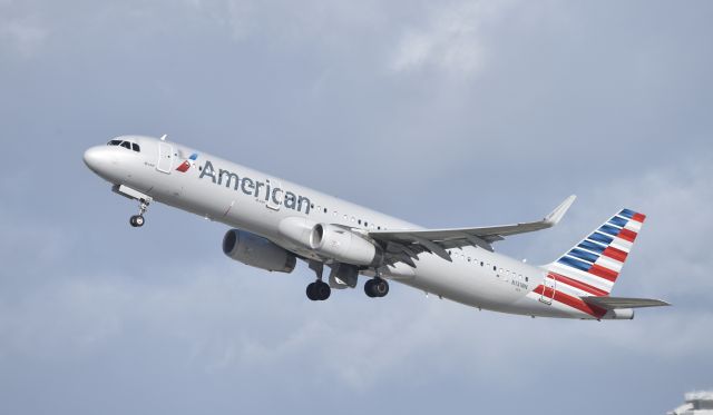 Airbus A321 (N131NN) - Departing LAX