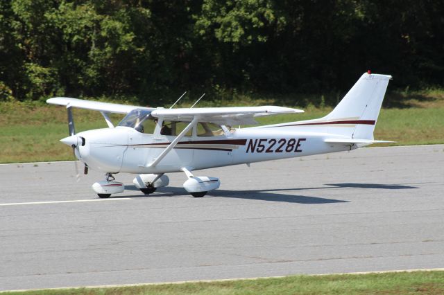 Piper Aerostar (N5228E) - This is a Cessna 172