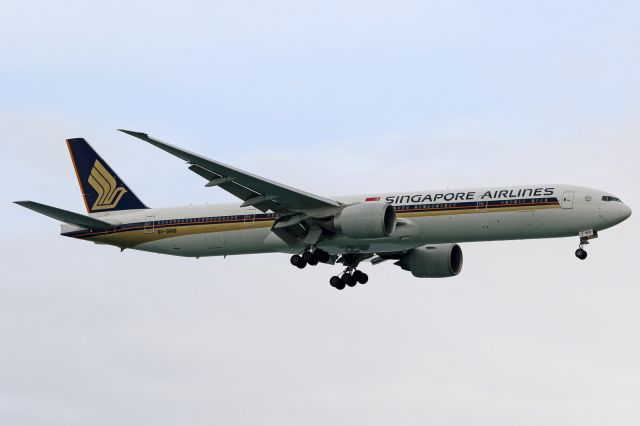 BOEING 777-300 (9V-SWB)