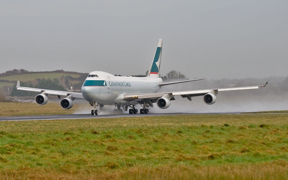 Boeing 747-400 (B-LIA) - cathay pacific cargo departing shannon