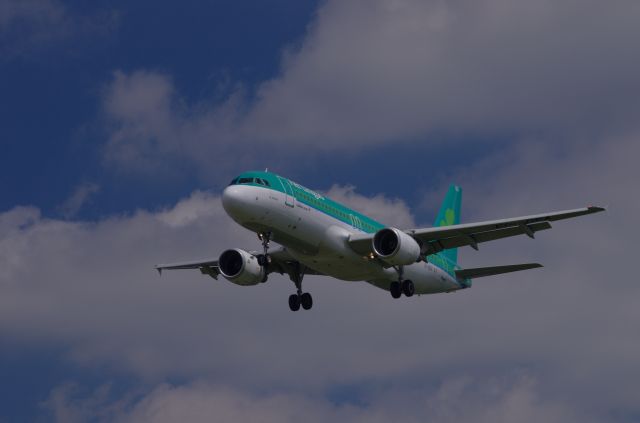 Airbus A320 (EI-DEA)