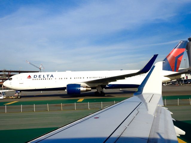BOEING 767-300 (N189DN) - DAL407 SFO-JFK