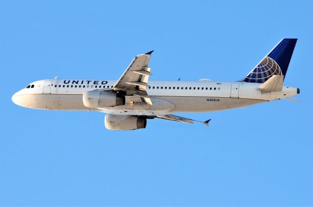 Airbus A319 (N483UA)